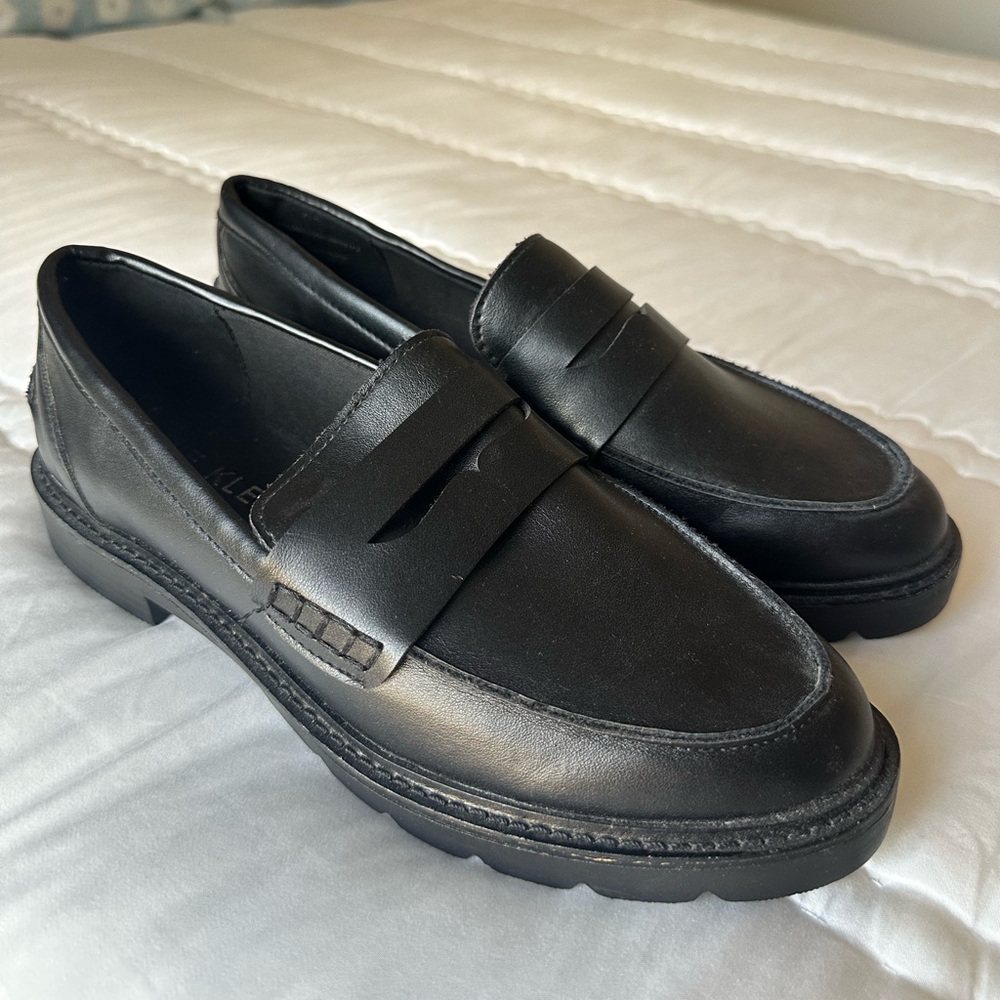 NWOT ANNE KLEIN Black Loafers